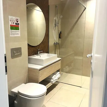 Modern Escape In Urban Plaza ブラショフ