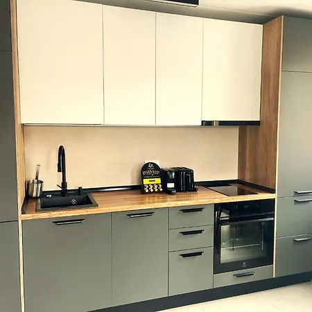 Modern Escape Urban Plaza Apartment Brasov